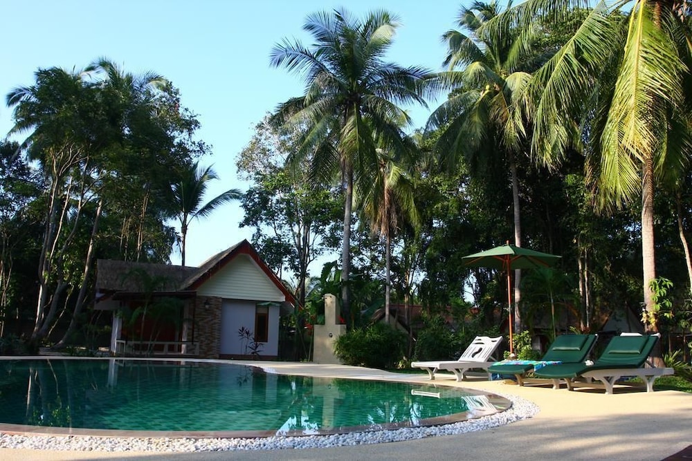 Phalarn Inn Resort - carbon neutral hotel in Koh Samui