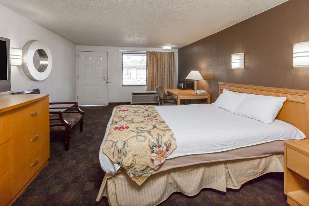 Knights Inn Flint - photo 10