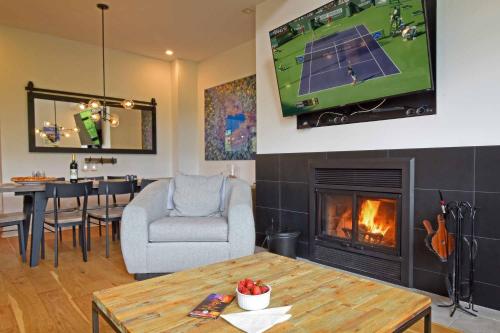 Tremblant Les Eaux 211 5 Tle E Mont Tremblant in Mont-Tremblant, Canada