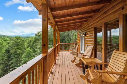 Smoky Nights is an enticing retreat just minutes from the Pigeon Forge Parkway — 4-Star Luxury Hotel in Sevierville, United States
