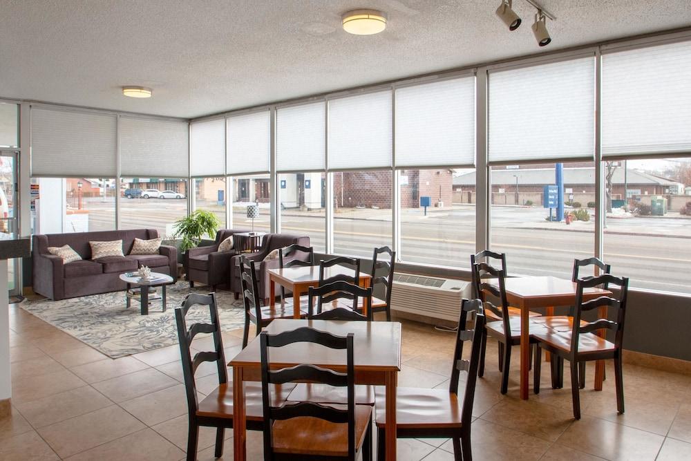 Econo Lodge Elko Downtown Area - photo 16