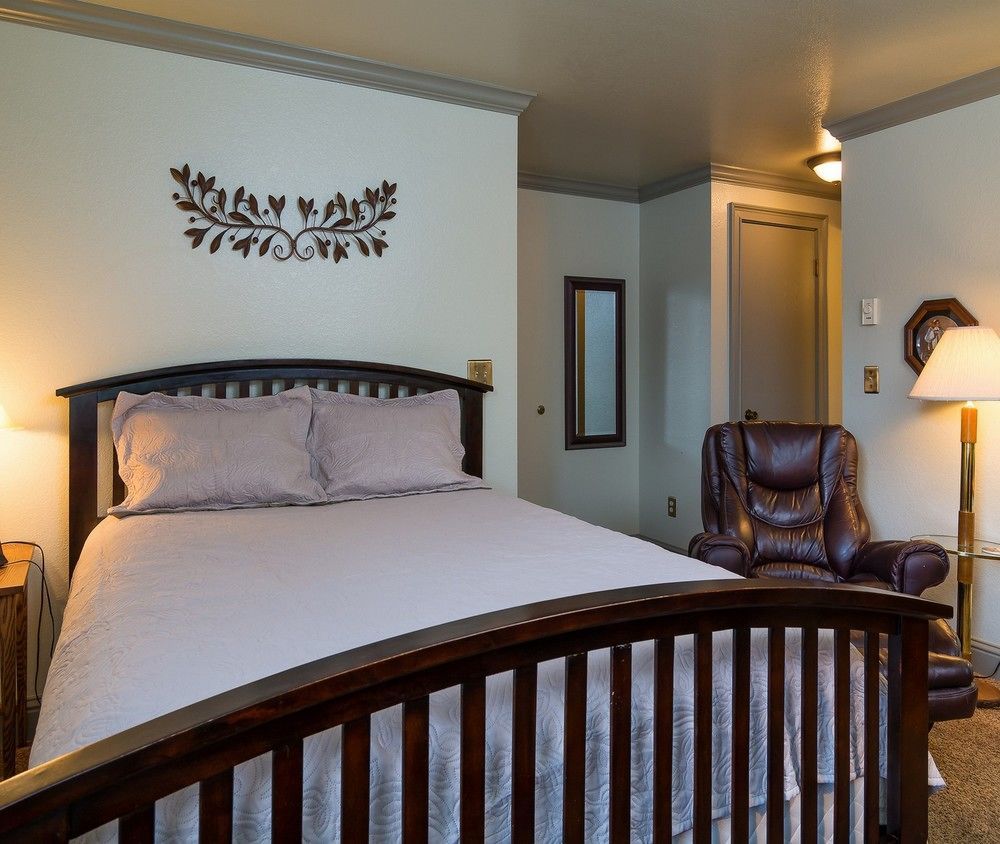 Bond Hotel & Extended Stay - photo 12
