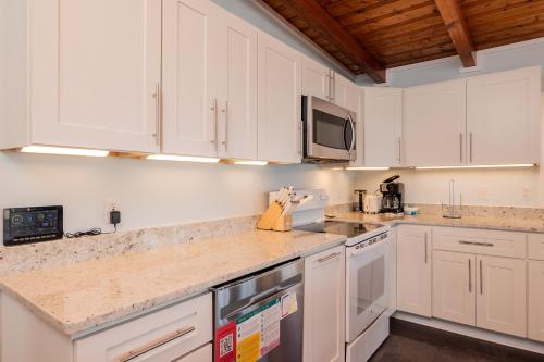 Chill'ax Inn by Oak Island Accommodations - photo 42