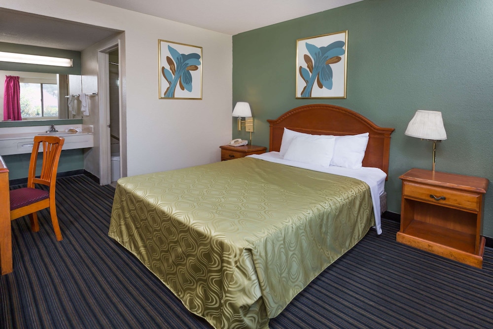 Days Inn by Wyndham San Bernardino - photo 9