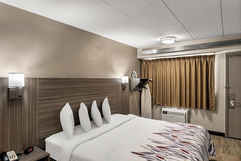 Red Roof Inn Enfield - photo 18