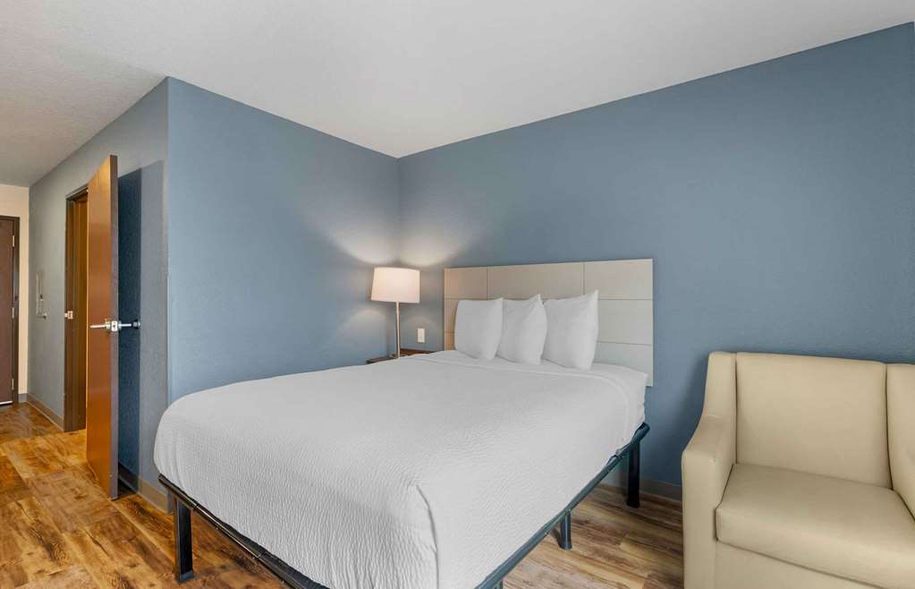 Extended Stay America Select Suites Tampa Northeast - photo 8