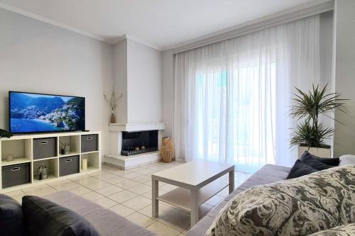 Ivanna apartment — 4-Star Luxury Hotel in Nea Moudhania, Greece