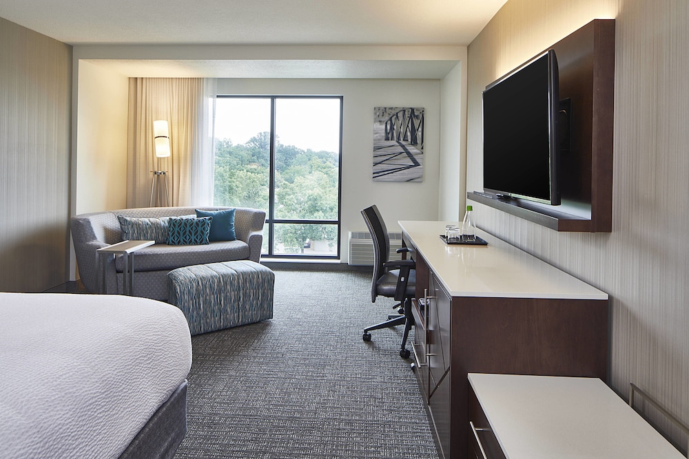 Courtyard by Marriott Minneapolis West - photo 11
