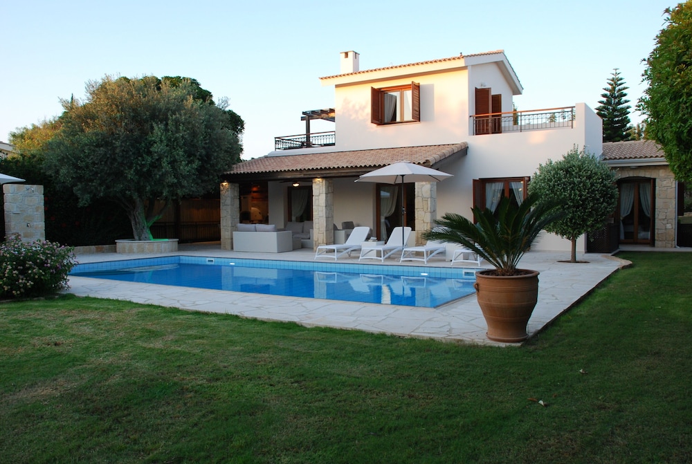 3 bedroom Villa Pera 12 with 10x5m private pool within walking distance to resort village square resort facilities Aphrodite Hills in Unknown City, Cyprus