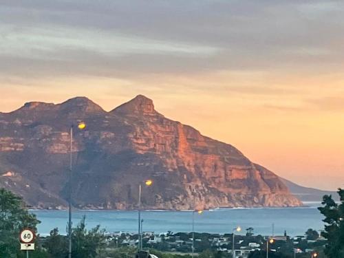 Macey Stay The Boardwalk Hout Bay