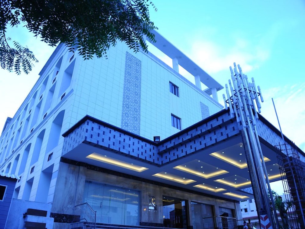Rr Inn — hotel in Tirunelveli