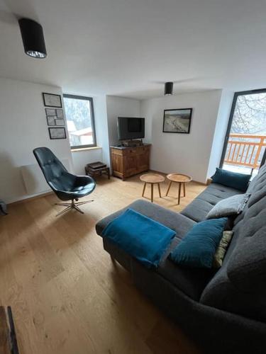 Le Sarana : 75m2 calme belle vue avec terrasse. in Les Deux Alpes, France