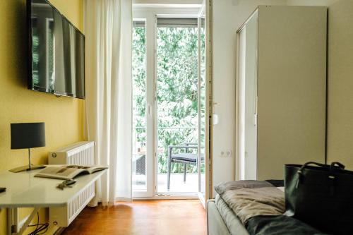Kleines Zimmer An Der Ta Mit Balkon — Hameln