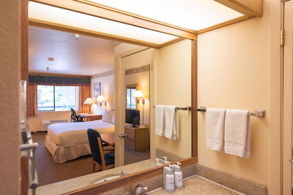 The Redwood Riverwalk A Boutique Hotel - photo 12