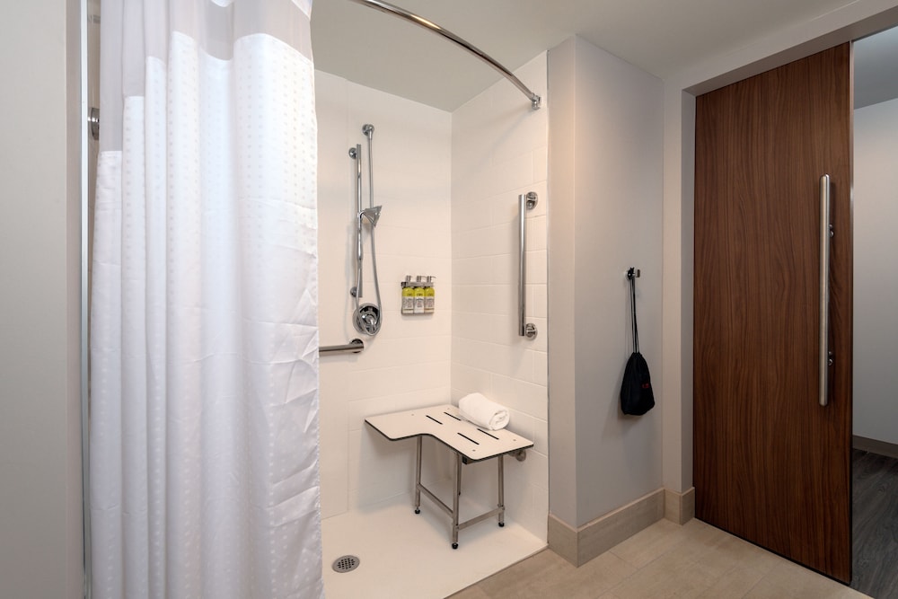 Holiday Inn Express & Suites Tulsa Downtown by IHG - photo 12