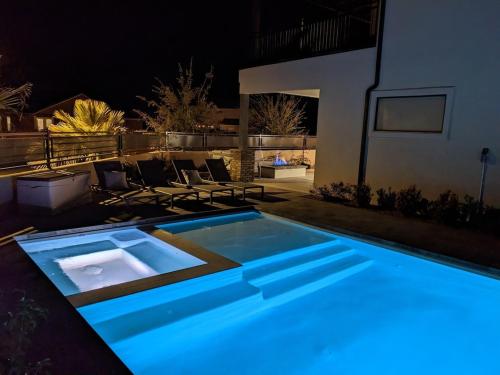 Snow Canyon Oasis Ocotillo 42 Large Private Pool and Hot Tub 2 Firepits 2 PlayStations — 4-Star Luxury Hotel in Santa Clara, United States