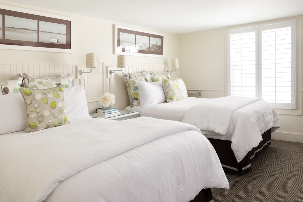 Vineyard Square Hotel & Suites - photo 5