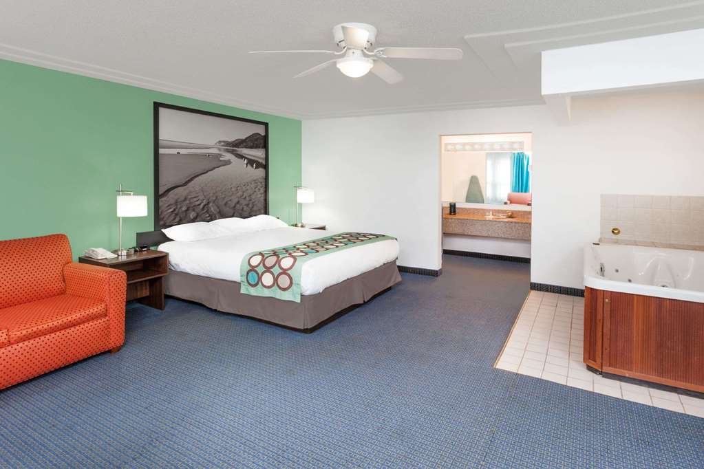 Super 8 by Wyndham Stevensville St. Joseph - photo 12