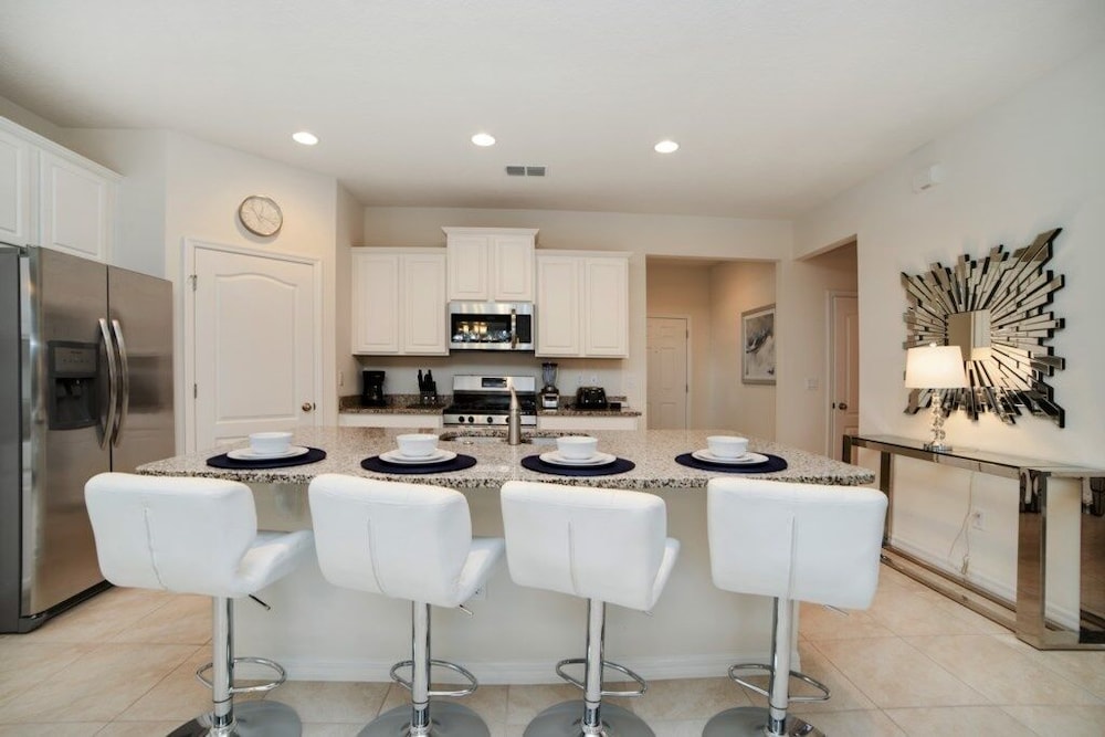 Amazing 5 Bedroom Solterra New Resort Home 5 Villa by RedAwning Davenport - photo 13
