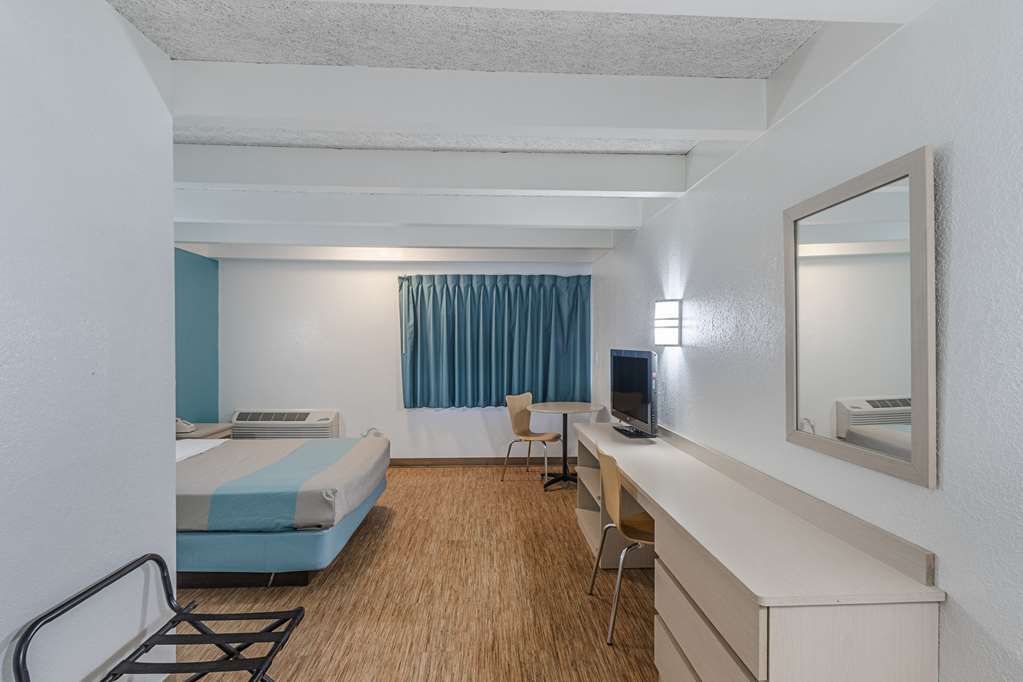Motel 6 Kokomo In - photo 16
