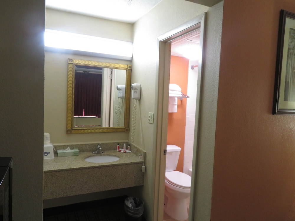 Days Inn by Wyndham Blytheville - photo 46