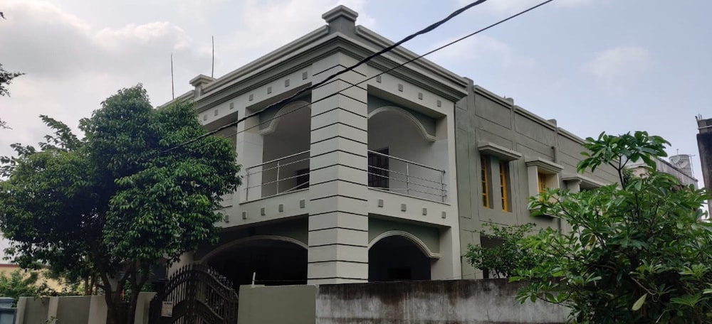 Goroomgo LA GRACE Suit Bhubaneshwar in Bhubaneshwar, India