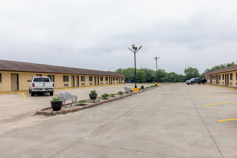 Freer Executive inn and Studios - photo 20
