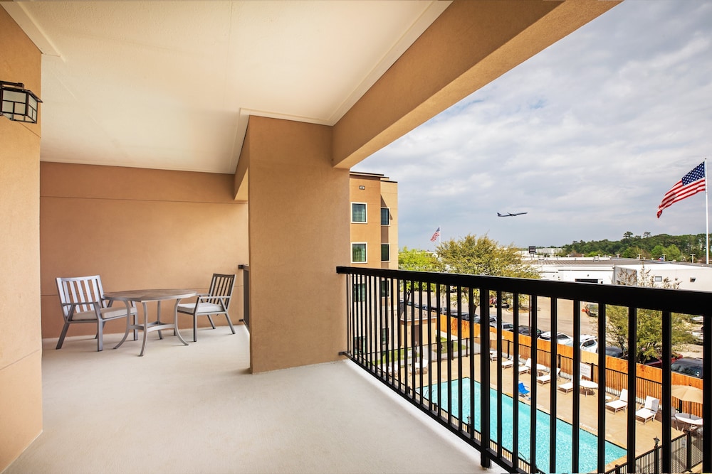 Staybridge Suites IAH Airport East an IHG Hotel - photo 5