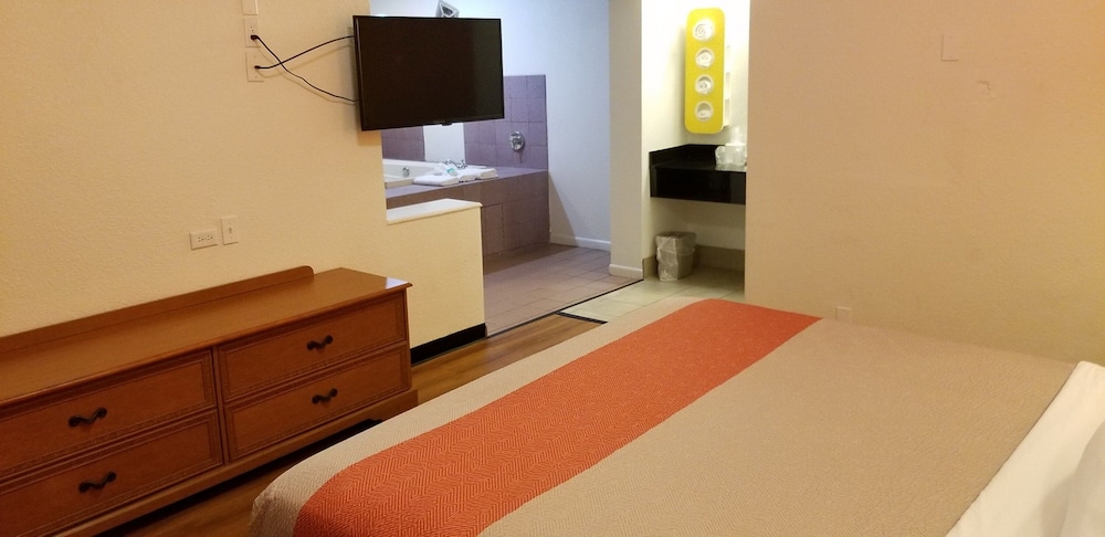 FairBridge Inn Express North Lima - photo 25