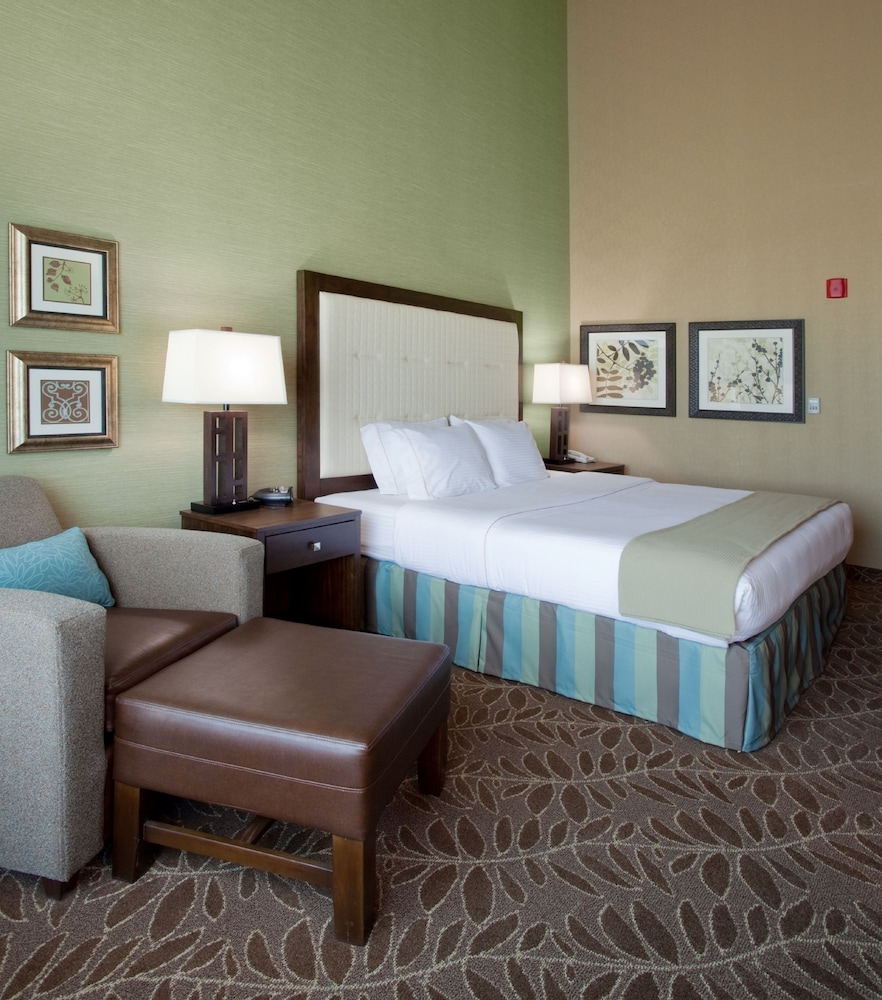 Holiday Inn Express & Suites Logan by IHG - photo 9