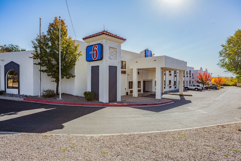 Motel 6 Santa Fe Central - photo 25