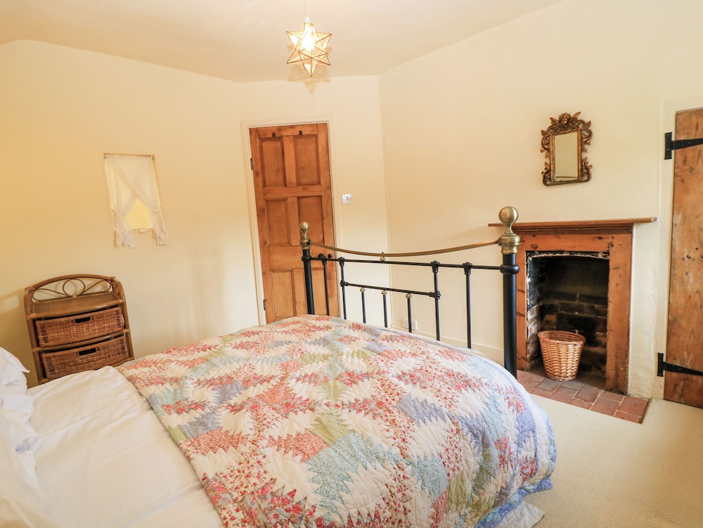 3 Malthouse Cottages — Alton — photo 4