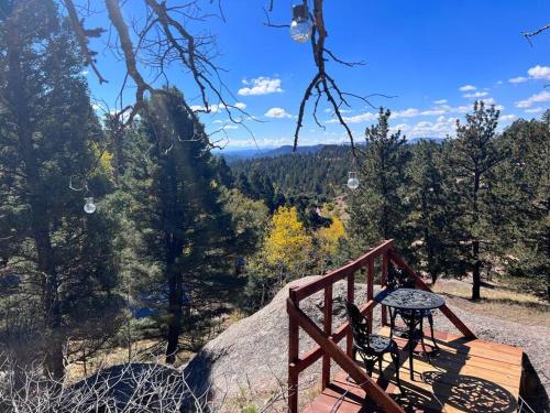 Cozy Cabin — 4-Star Luxury Hotel in Florissant, United States
