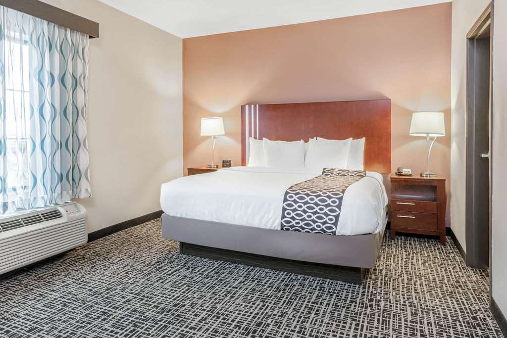La Quinta Inn & Suites by Wyndham Oklahoma City Yukon - photo 25
