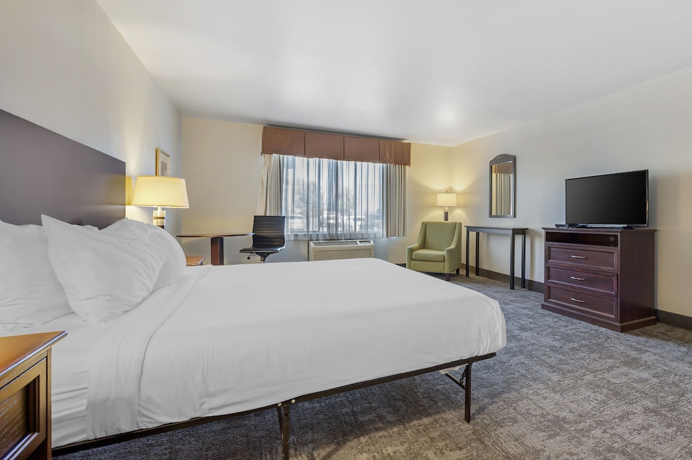 Seaport Inn and Suites - photo 12