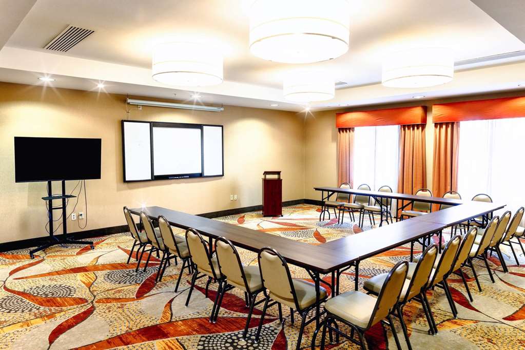 La Quinta Inn & Suites by Wyndham Starkville at MSU - photo 28
