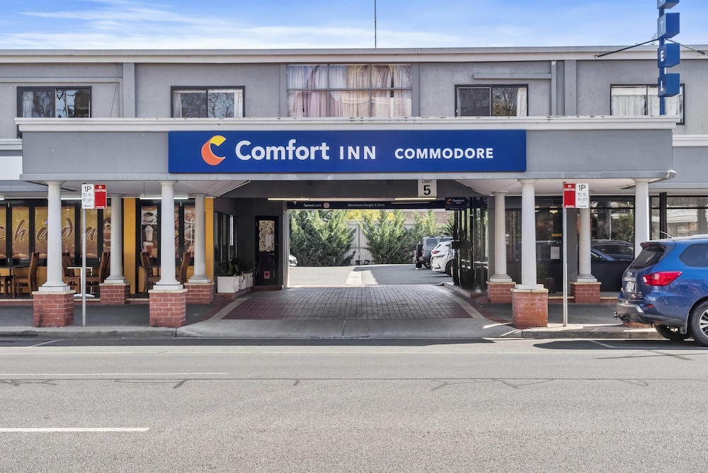 Commodore Motor Inn