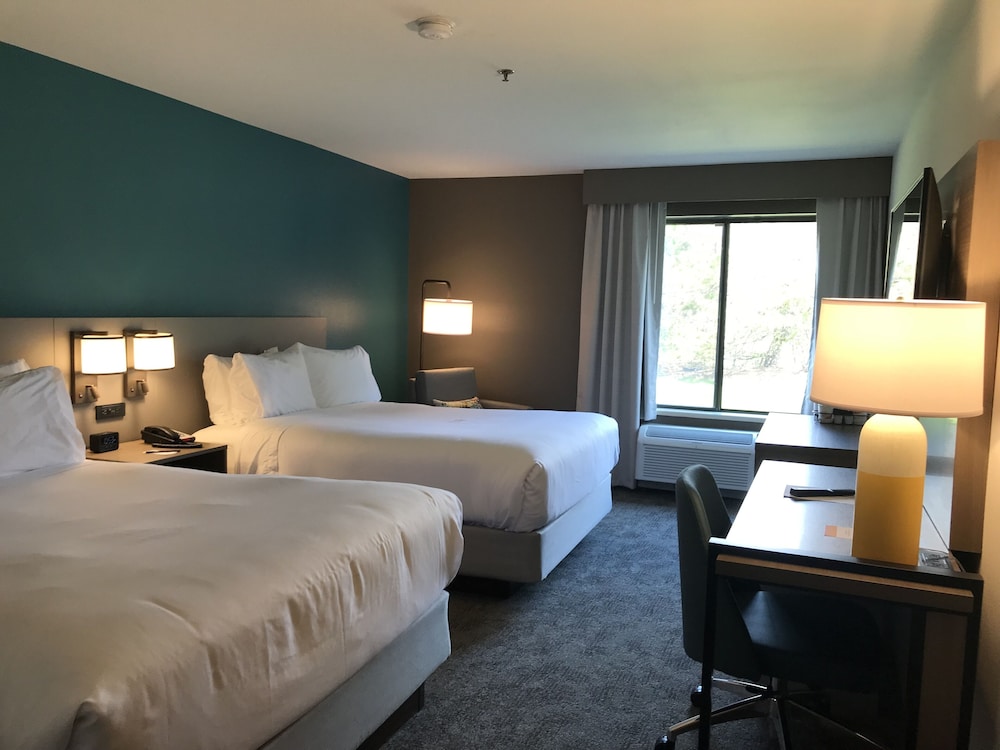 Comfort Inn & Suites NW Milwaukee - photo 13
