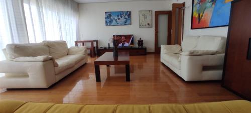 Apartamento na marina com vista 180º junto à praia — 4-Star Luxury Hotel in Setubal, Portugal