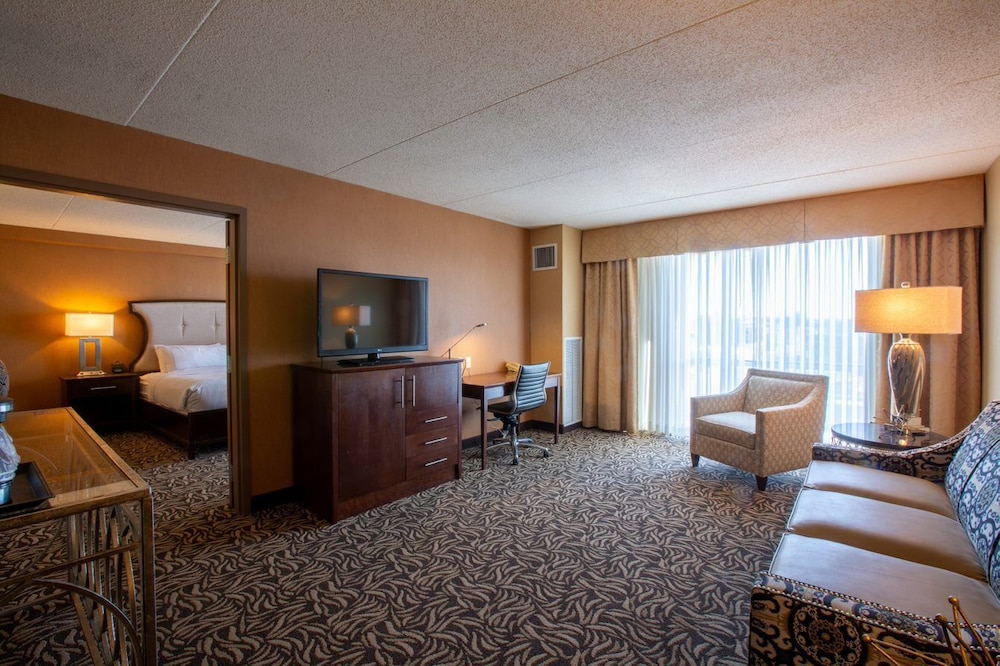 DoubleTree by Hilton Bay City Riverfront - photo 8