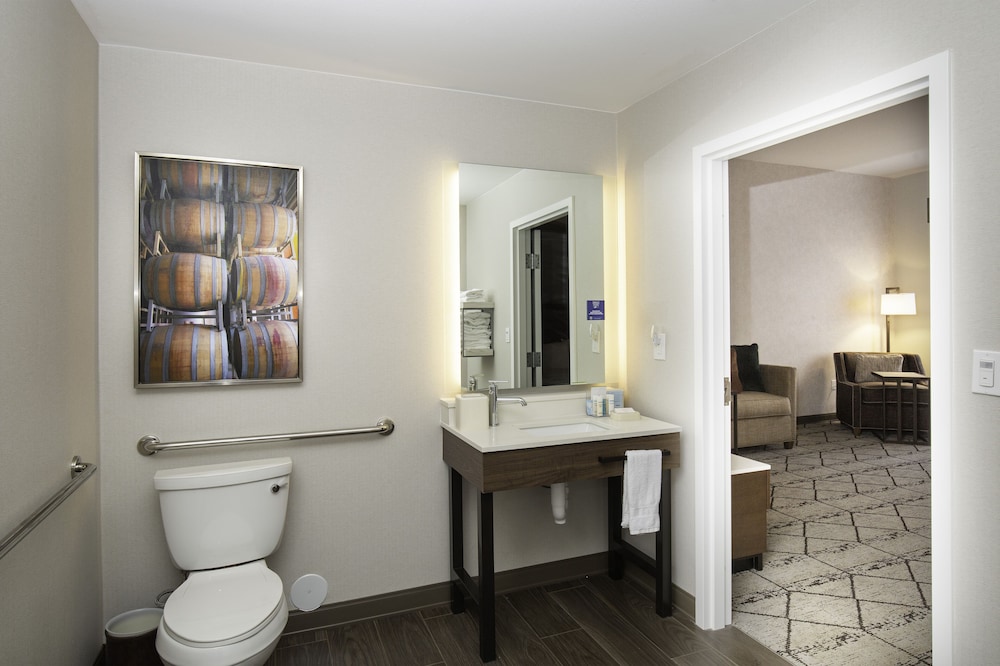 Hampton Inn & Suites Windsor Sonoma Wine Country - photo 10