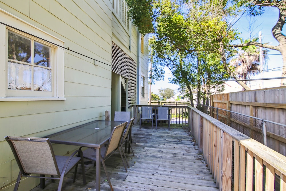 The Big Kahuna Manor - photo 16