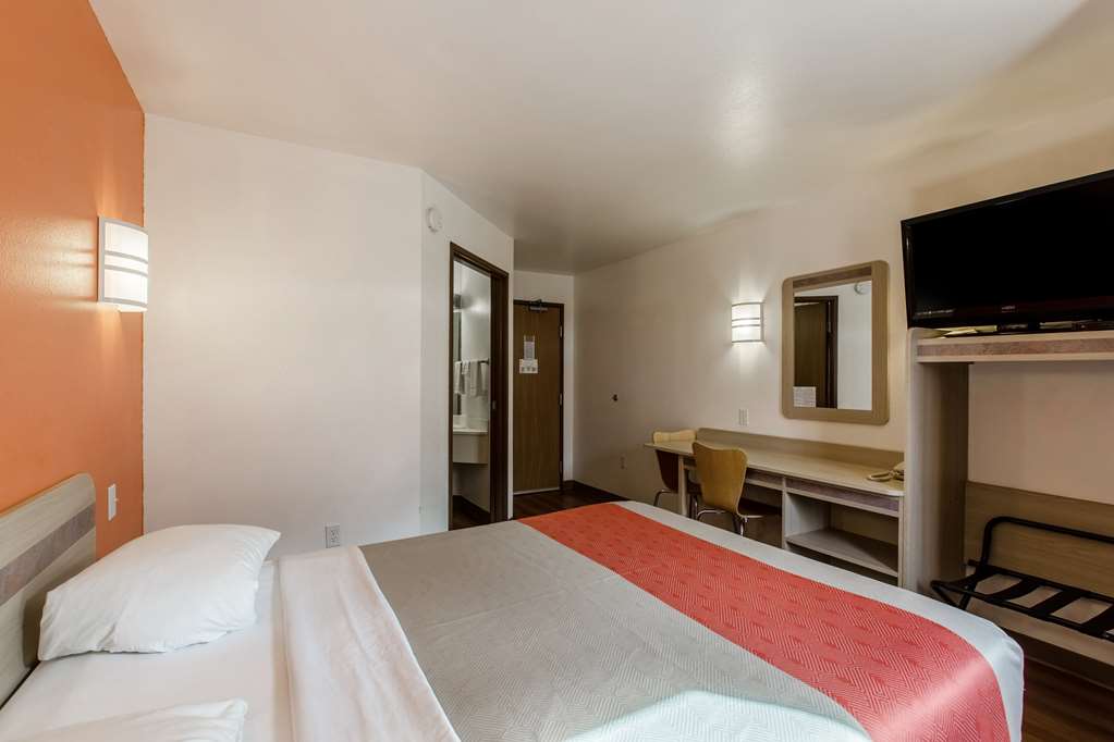 Motel 6 Baraboo WI Lake Delton - photo 17