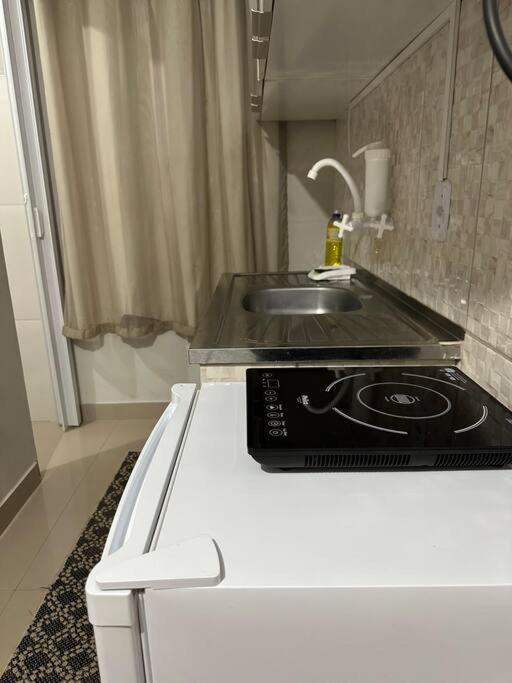 Kitnet 301 centro linda vista por sol com tv smart e ar — Montes Claros — photo 2