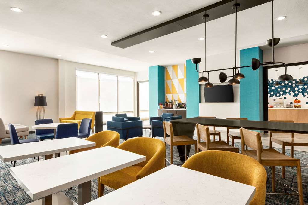 La Quinta Inn & Suites by Wyndham Richmond Sugarland - photo 40