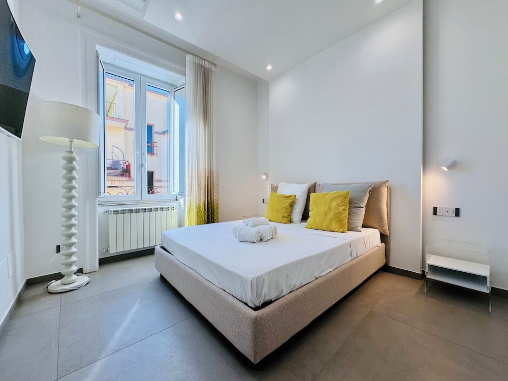 YourHome AC Luxury House — 4-Star Luxury Hotel in Meta, Italy