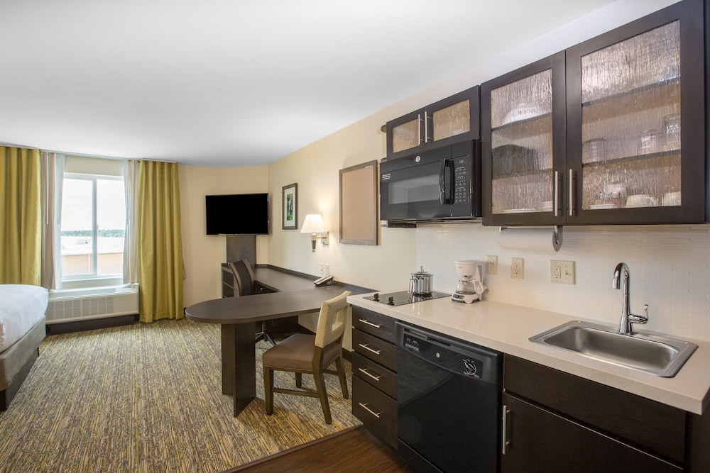 Candlewood Suites Bellevue by IHG - photo 16