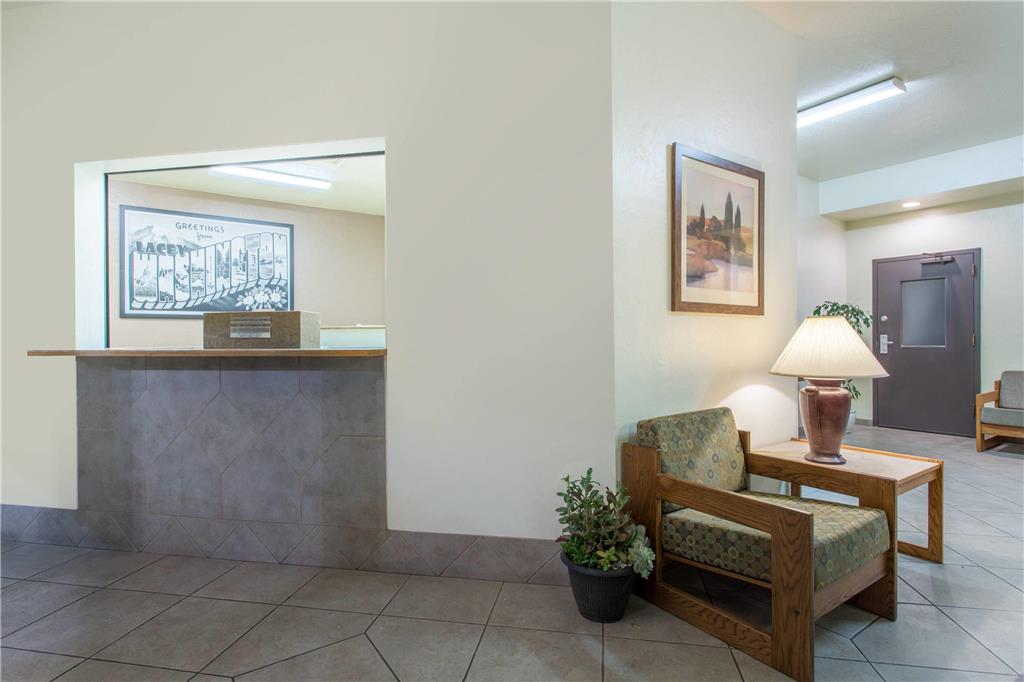 Super 8 by Wyndham Lacey Olympia Area - photo 2
