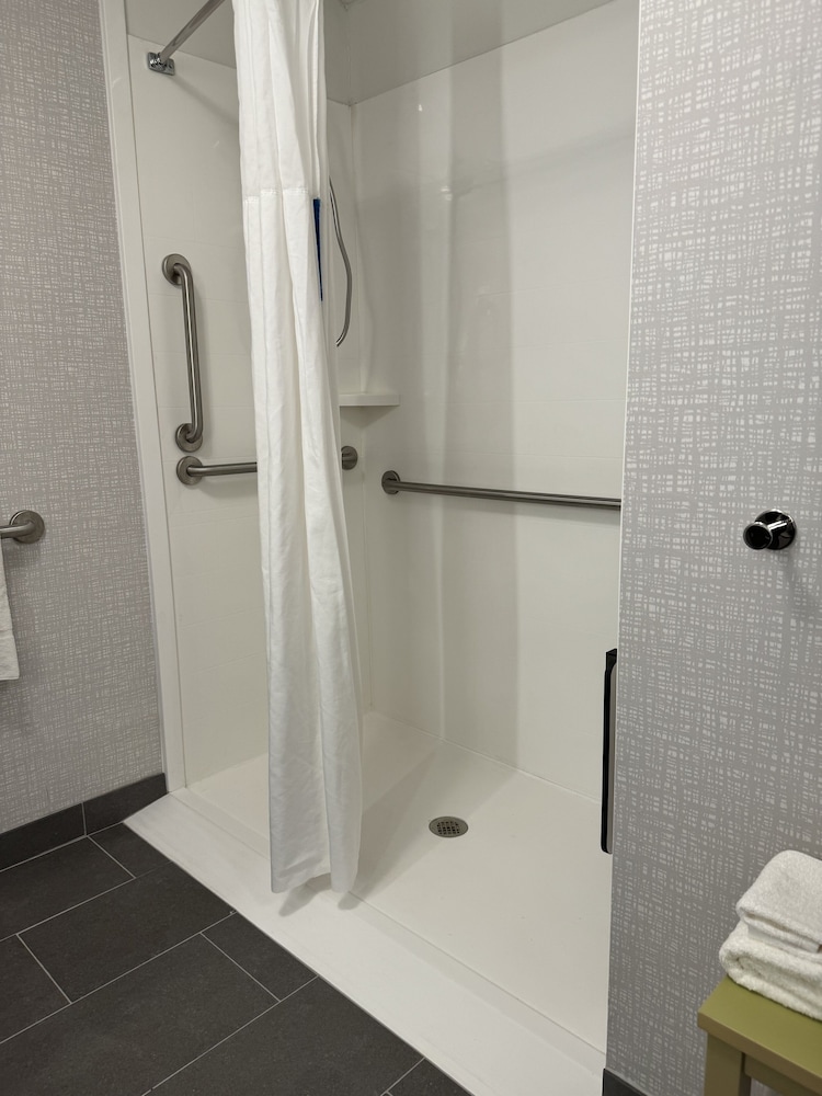 Hampton Inn Lincoln South Heritage Park - photo 27