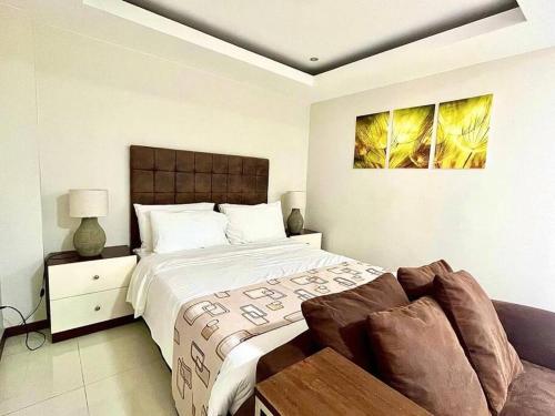 Sheryll Escapes 203 La Grande classy studio with hotel amenities
